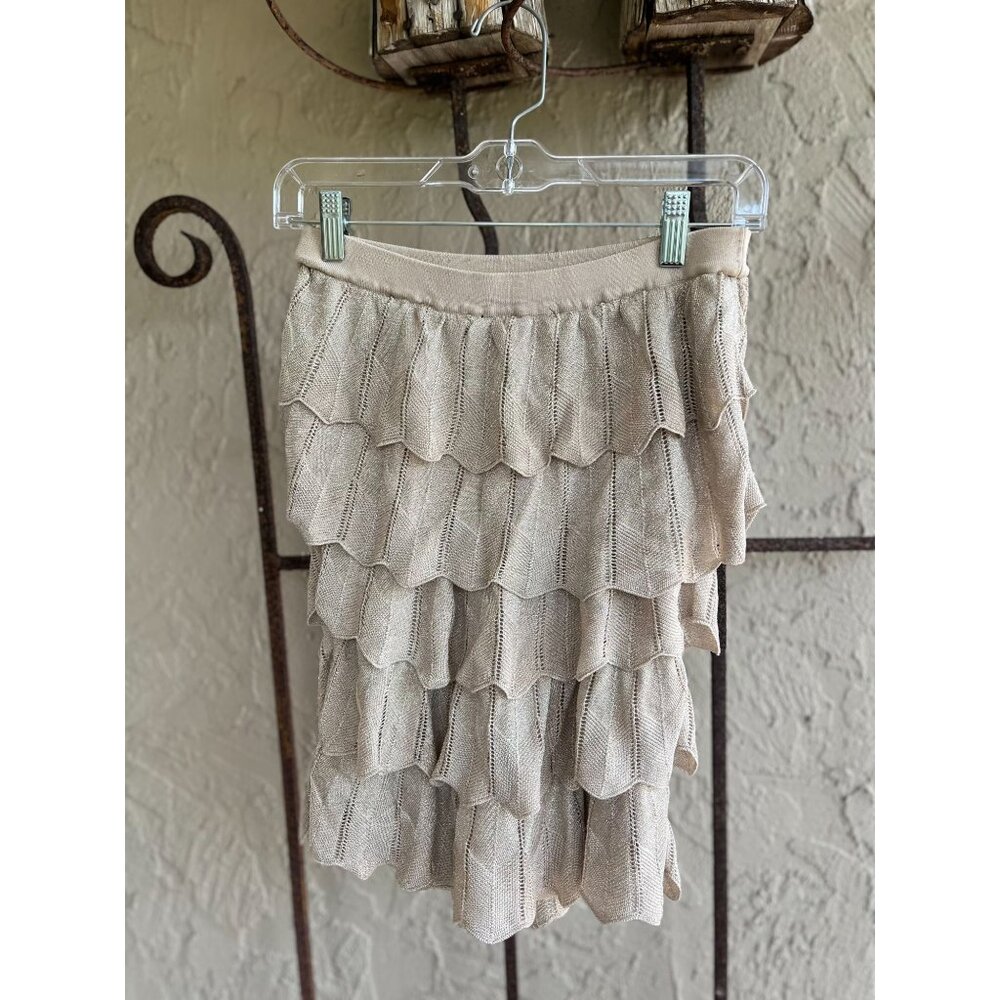 White House Black Market Metallic Gold Tiered Skirt Knit Size XS 93624 - Picture 3 of 6